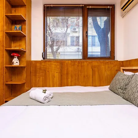Апартамент The Crash Pad By Flat Mаnager